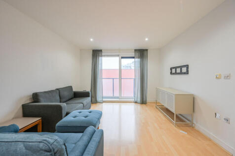 Western Gateway, Royal Docks, London, E16 photo 3