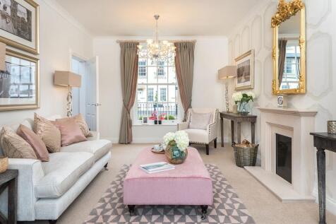 Spacious lounge with plenty of space for two sofas