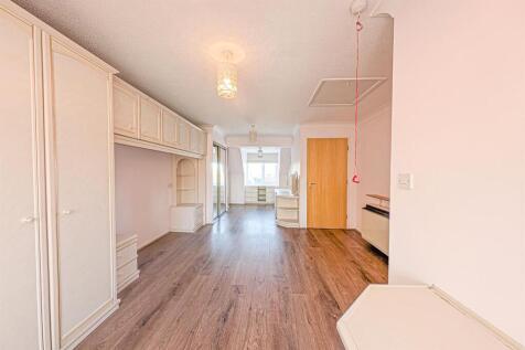 PXL_20251219_103626517.RAW-01. bed.jpg