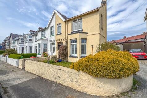 11 Royal Drive, Onchan (1).jpg