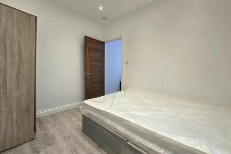 Kingston Road, Wimbledon, Merton photo 3