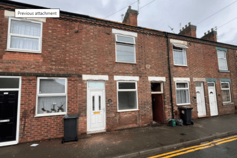 2 bed terraced house to rent Bearwood Hill Road, 