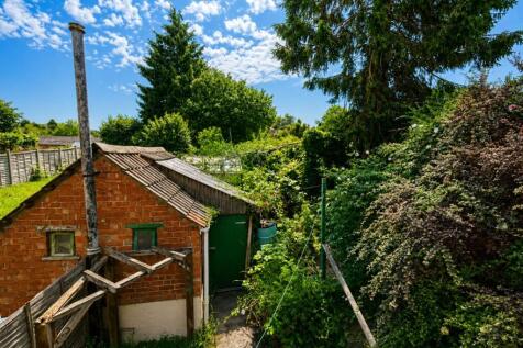 Station Road - garden.jpg