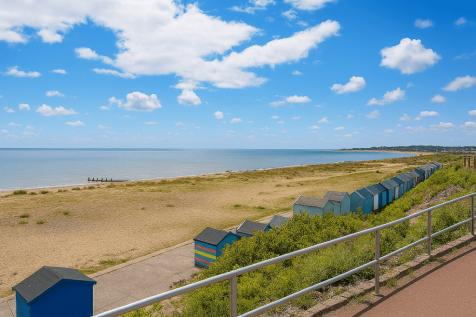 FIRST FLOOR APARTMENT BY THE SEA FOR SALE
