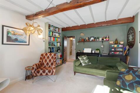 Living Room 2.jpg