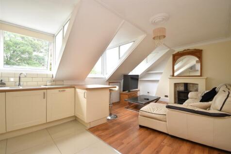 Open Plan Breakfast Kitchen to Living Area