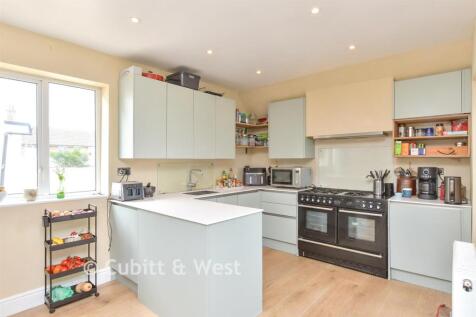 Kitchen/ Dining Area