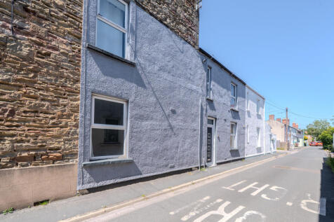 A GREAT INVESTMENT OR FIRST TIME HOME WITH NO ONW