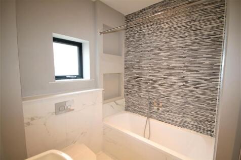 Family Bathroom b.JPG