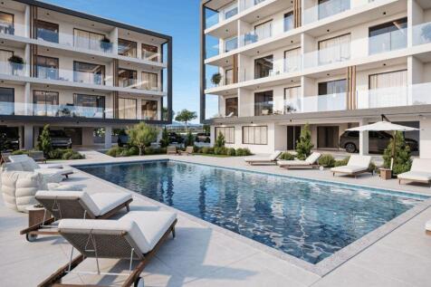Apartments &amp; Pool -