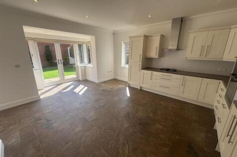 Douglas Close, Bury St. Edmunds photo 5