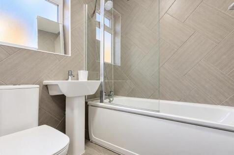 07 Bathroom.jpg
