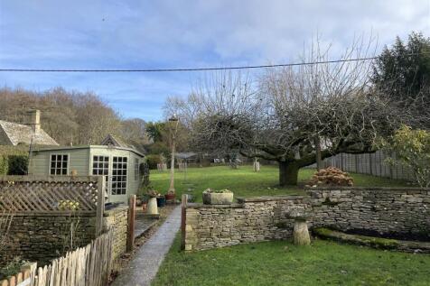 Garden and Summerhouse  New.JPG