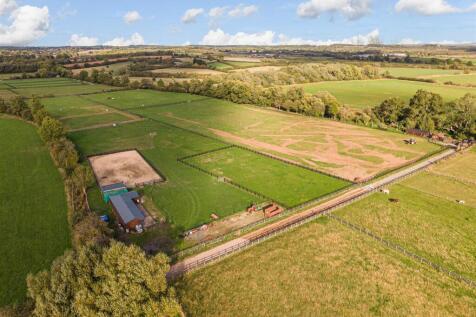 Land, Stables, Store &amp; Menage