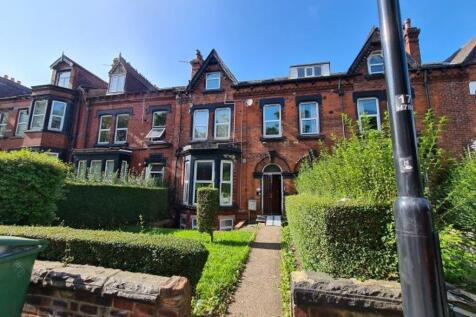 Attractive red-brick terrace with well-kept fro...
