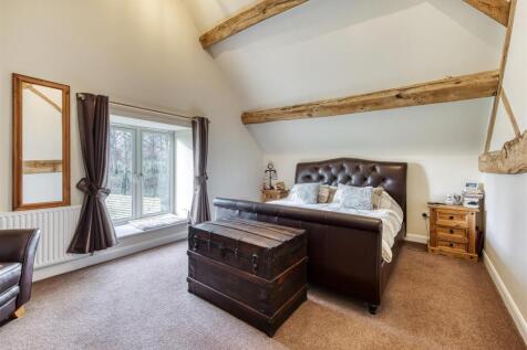 Dog Leg Barn-bed1a.jpg