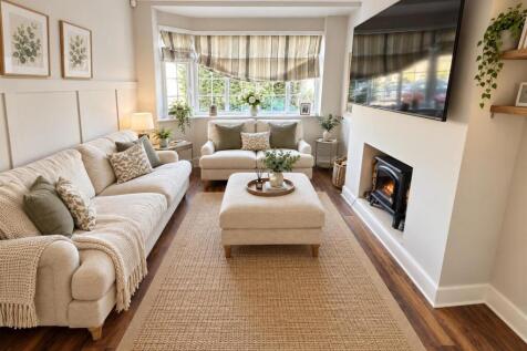 Living room - v2.jpg
