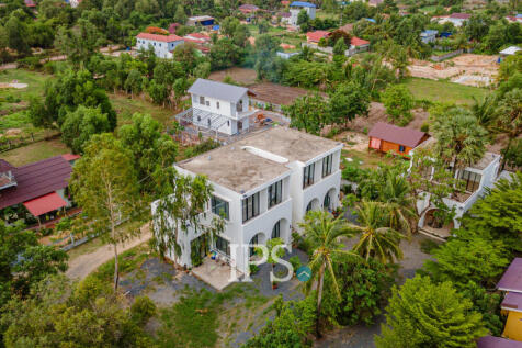 8 Bedroom Villa For Sale - Kampot Province