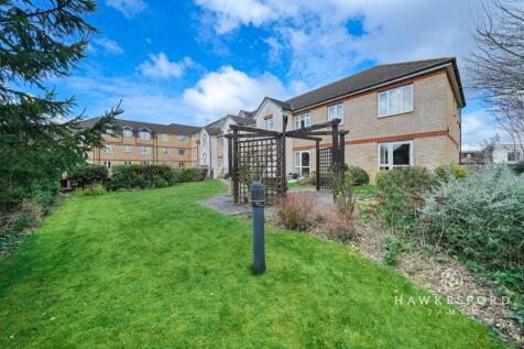 Riverbourne Court - Communal garden