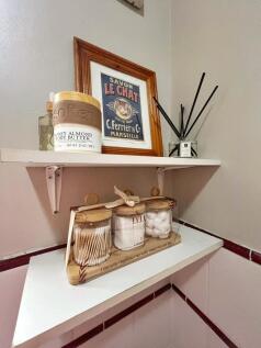 Bathroom shelves