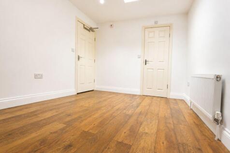 *** ALL BILLS ARE INCLUDED  *** Double Room with Own Bathroom N17 photo 4