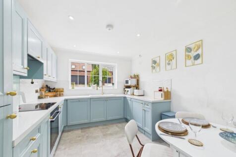 Kitchen/Dining Area