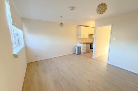 High Street, Clapham, Bedford photo 5