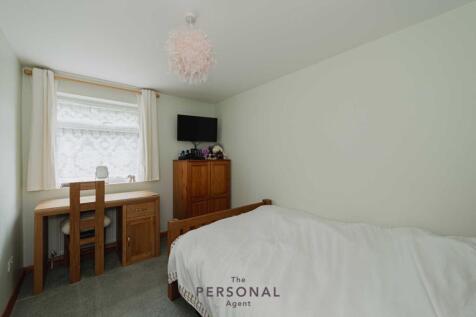 Priory Court, Banstead photo 4
