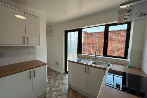 Montcalm Close, Kettering photo 5