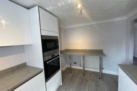 Burdett Grove, PE7 photo 5