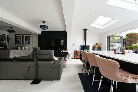 Open Plan Kitchen / Living 