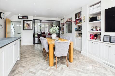 Dining Room Extra Photo 2