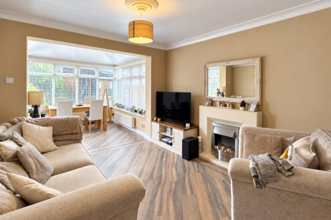OPEN-PLAN LIVING SPACE