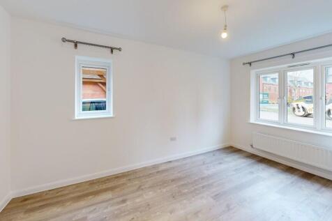 Waterslade Way, Houghton Regis, Central Bedfordshire photo 3