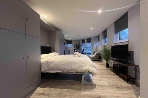 Stunning Studio Flat For Short-Let
