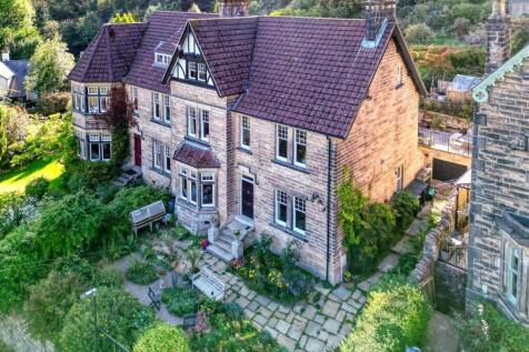 Drone - front of the home and gardens.jpg
