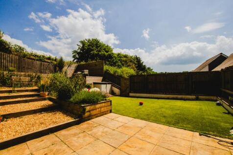 9 Dymond Court Bodmin 01208 74182-3