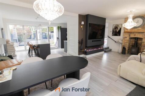 Lounge/Dining Area