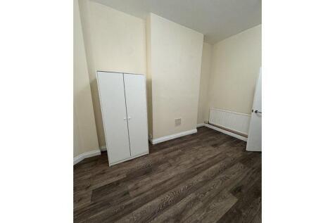 2 Bedroom Ground floor Flat for Rent on Claude Pla