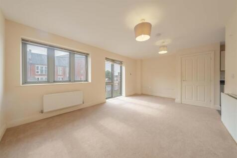 LOUNGE/BEDROOM