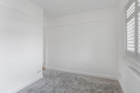 1704429475 - 83A, Benhill Wood Road, SM1 - 7.jpg