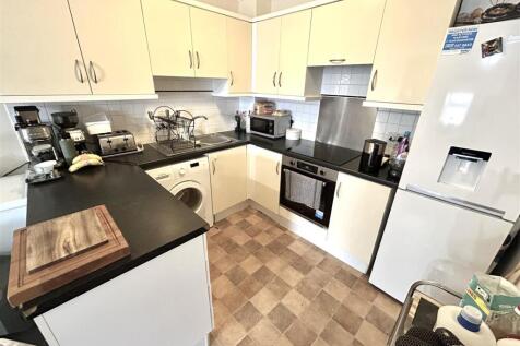 Knights Court, Canvey Island photo 3