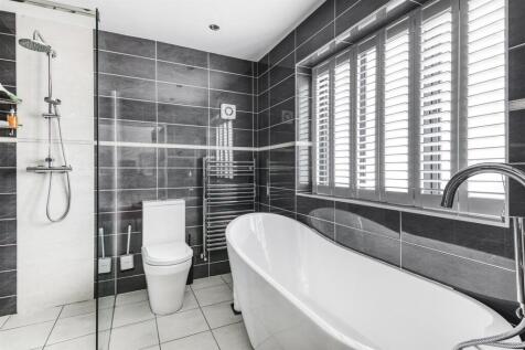 Superbly Appointed En-Suite Bathroom