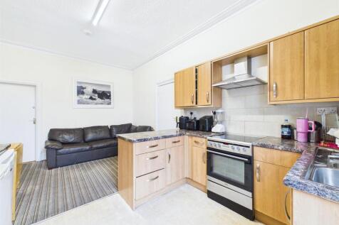 2 - five bedroom HMO maisonette.jpg