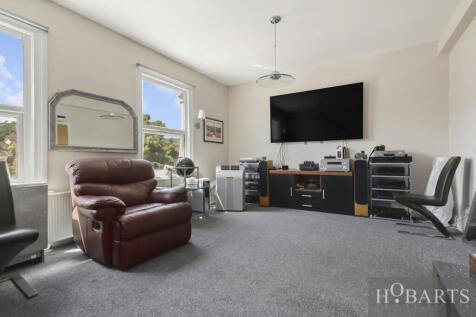 3  Bedroom split-level flat for Sale