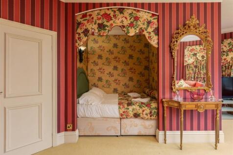 Highcliffe Manor Bedroom 3-3.jpg