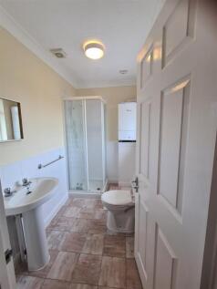 Bedroom 4 En Suite.jpg