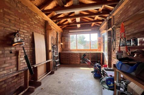GARAGE/WORKSHOP