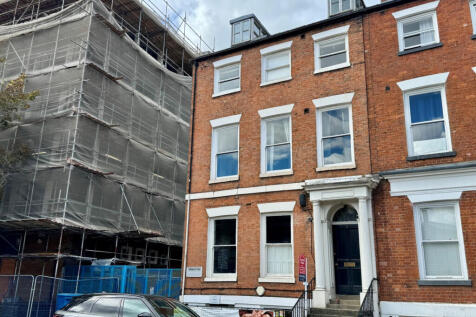 Two bedroom apartment - For sale by auction