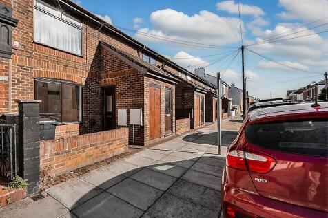 1-bed flat on Grayshott Road, Southsea, £950/mo